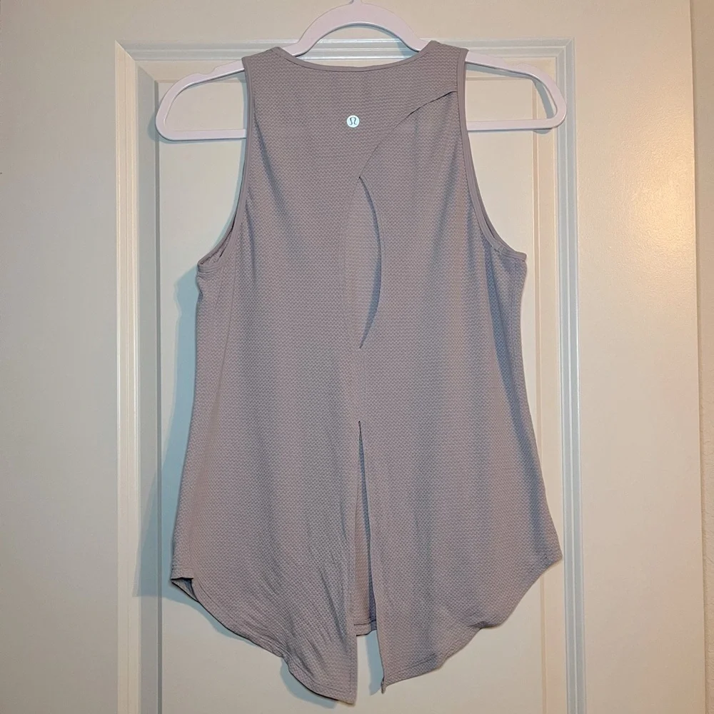 Lululemon Open Up Tank in Heathered Lavender Grey / Lavender Grey Size 6